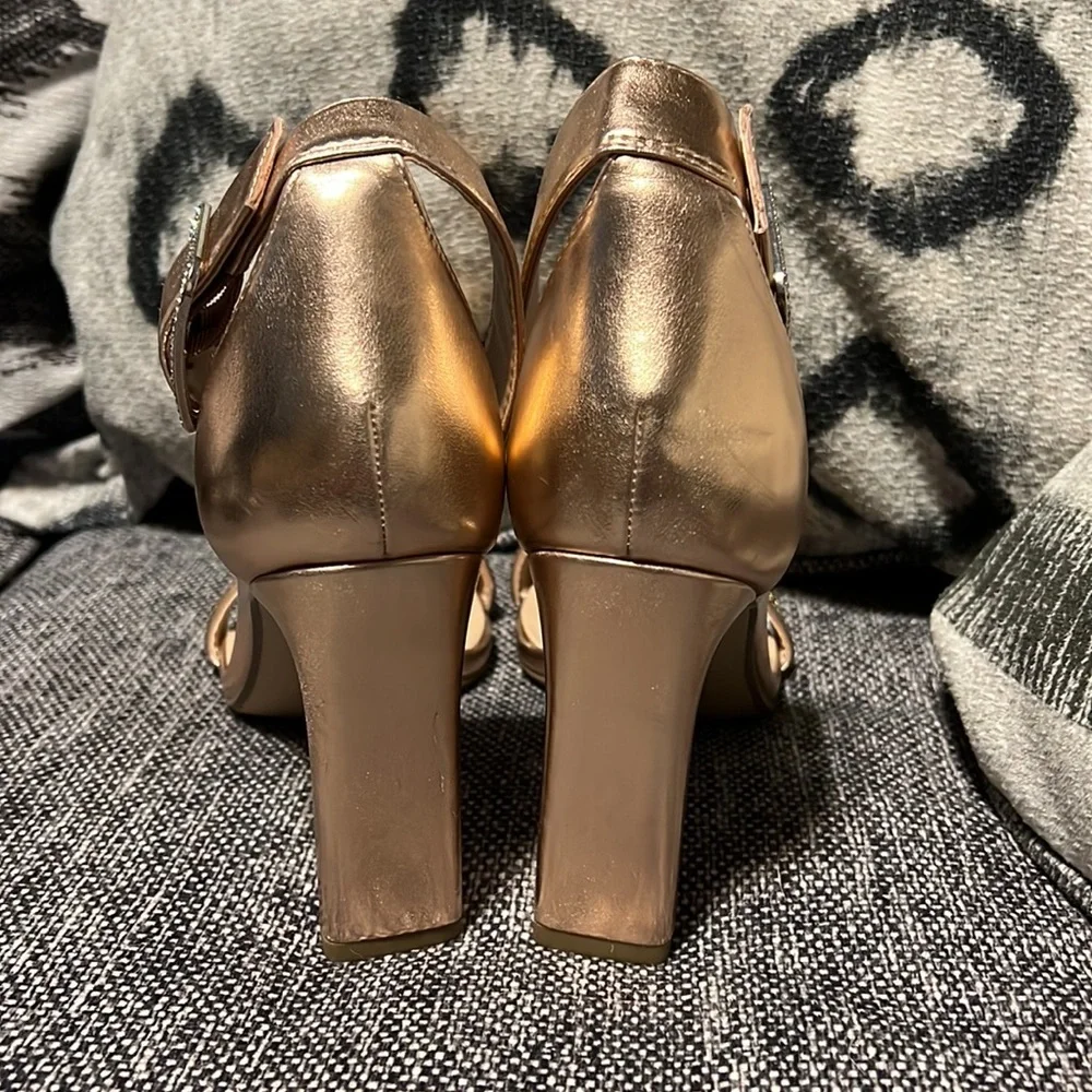 NWOT D Heart High Heels